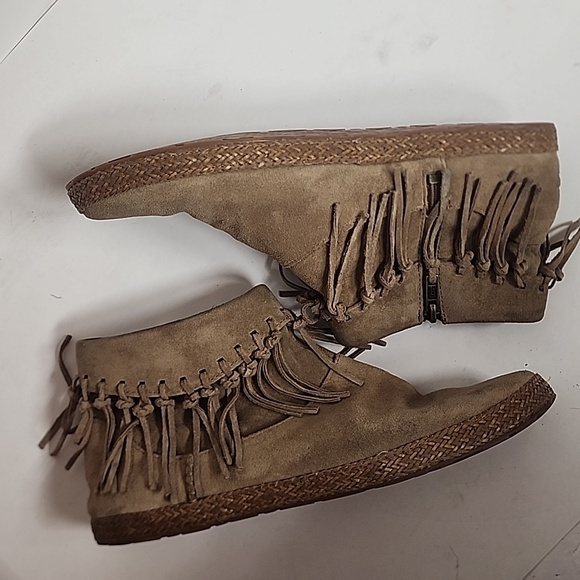 UGG Fringe Suede Moccasins - Sand Size 9.5 - Picture 6 of 10